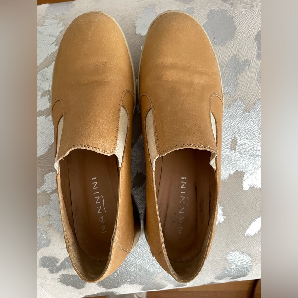 These shoes are gorgeous. Shows minor signs of wear.